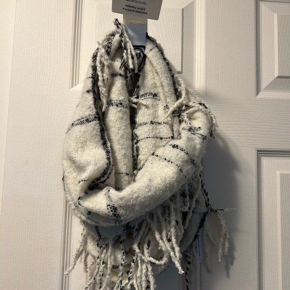 INFINITY SCARFS - Picture 2 of 2